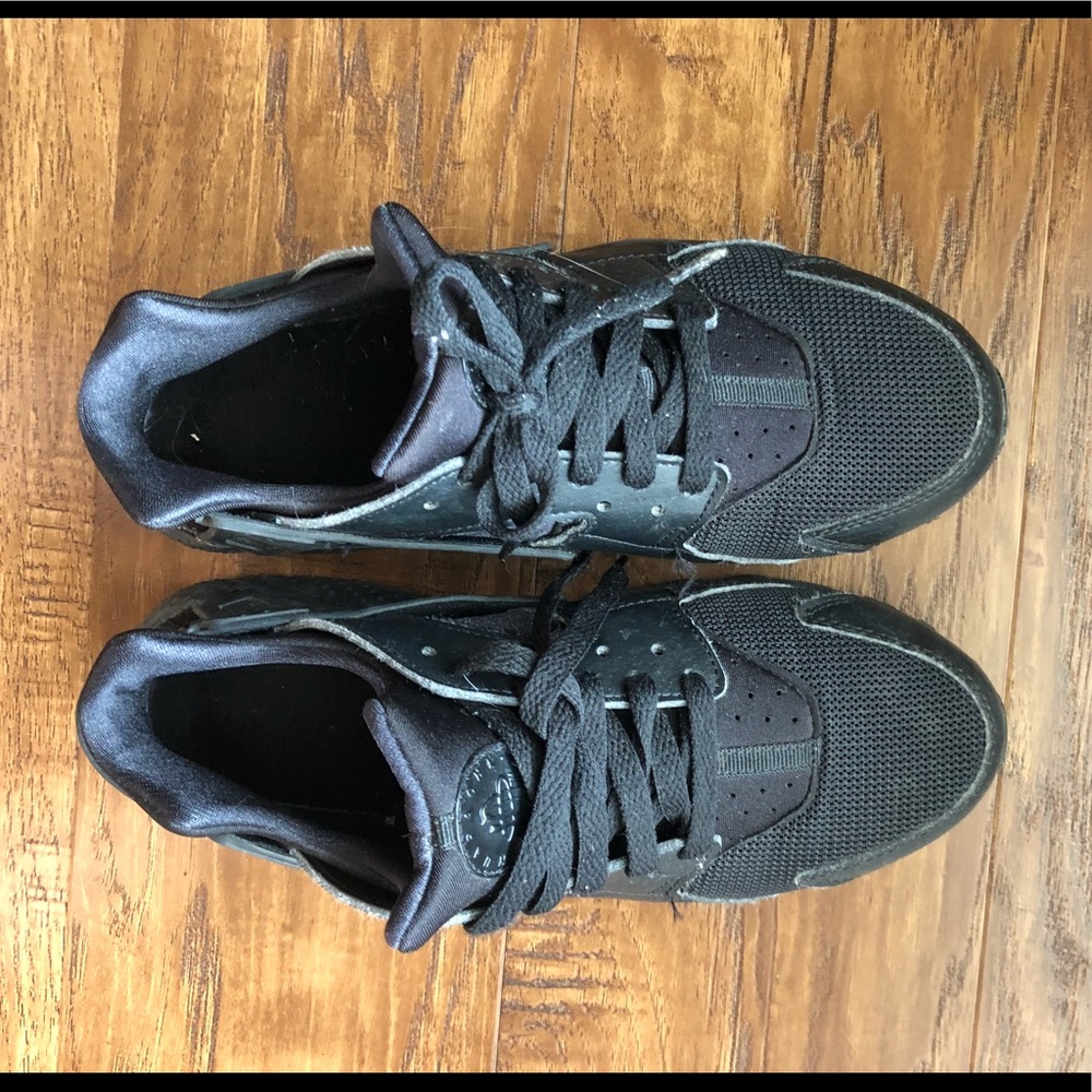 Black Nike Huraches